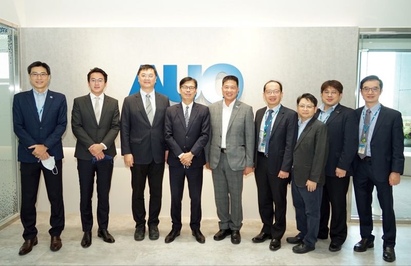 DB真人光電前進亞灣成立「AUO解決方案研發中心」，作為多元場域解決方案研發及試驗場域（圖中左為高雄市長陳其邁、圖中右為DB真人光電董事長彭双浪）